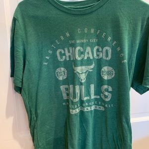 Green Chicago Bulls shirt